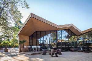 ristorante in legno vetro